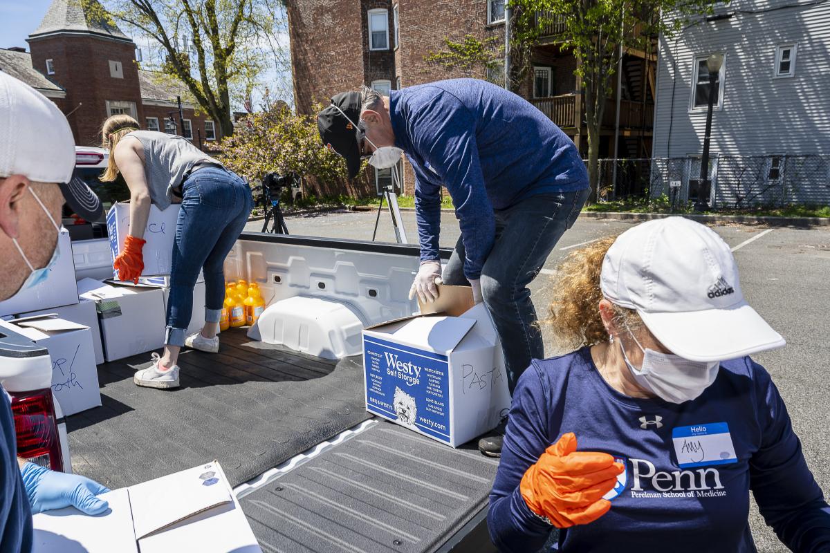Food Drive with Senator Harckham 15