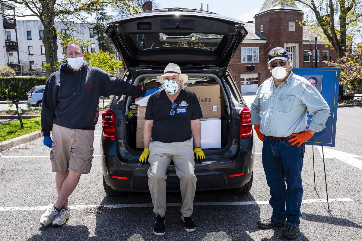 Food Drive with Senator Harckham 11