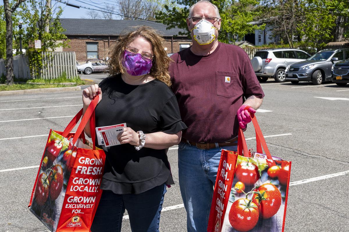 Food Drive with Senator Harckham 06